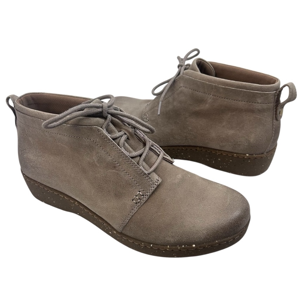 Dansko Ellen Taupe Burnished Suede Leather Chukka Ankle Boots Size 40 9.5 NWOB